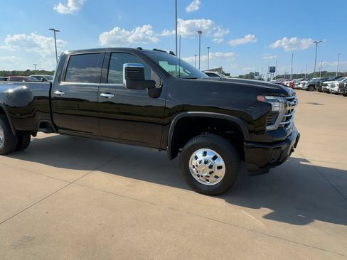 Used 2026 Chevrolet Silverado 3500 LTZ w/ LTZ Convenience Package AWD/4WD image 9