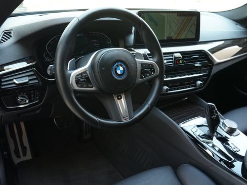 Used 2023 BMW 530e xDrive w/ Premium Package AWD/4WD image 2