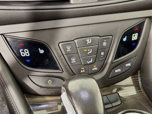 Used 2019 Buick Envision Essence AWD/4WD image 21