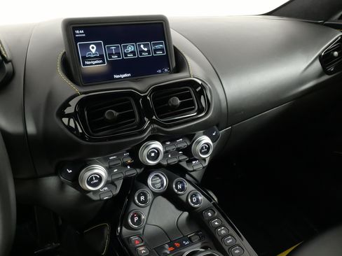 Used 2019 Aston Martin V8 Vantage Coupe RWD image 50