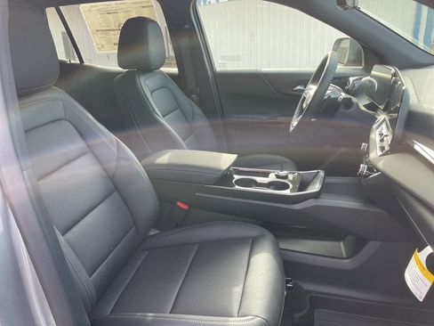 New 2026 Chevrolet Equinox LT w/ Convenience Package II image 18