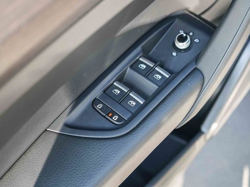 Used 2025 Audi Q5 2.0T Premium image 19