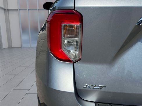 Used 2021 Ford Explorer XLT w/ Equipment Group 202A AWD/4WD image 9
