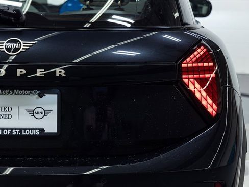 Certified 2025 MINI Cooper 2-Door Hardtop image 8