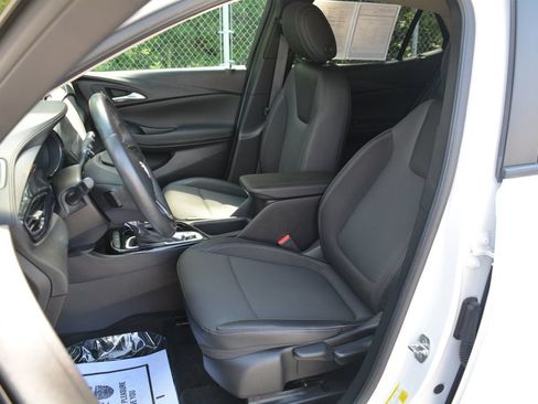 Used 2022 Buick Encore GX Preferred w/ Sport Touring Package FWD image 9