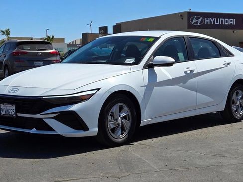 Used 2026 Hyundai Elantra SE FWD image 8