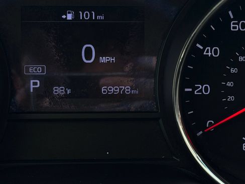 Used 2021 Kia Sedona LX FWD image 23