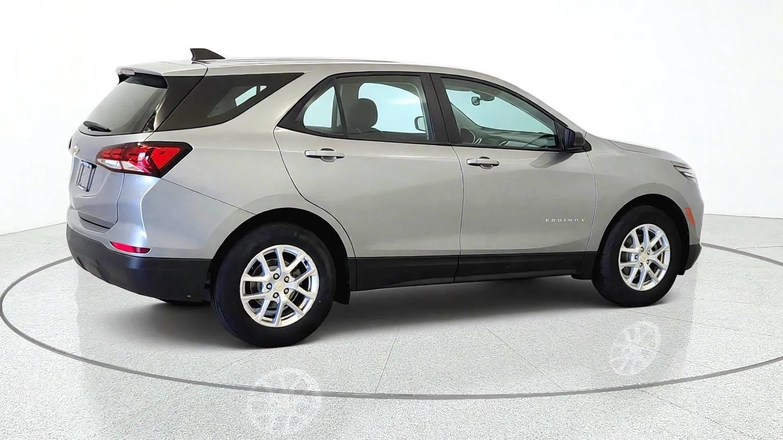 Used 2023 Chevrolet Equinox LS FWD image 9
