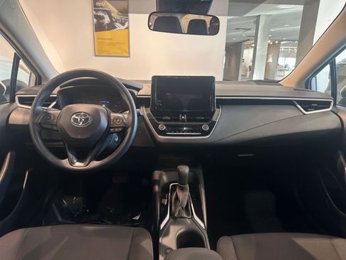 Used 2025 Toyota Corolla LE image 33