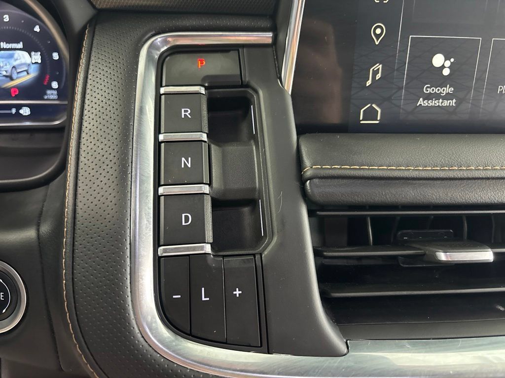 Used 2024 GMC Yukon AT4 w/ Technology Package AWD/4WD image 25