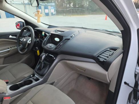 Used 2016 Ford Escape SE w/ Equipment Group 201A FWD image 22