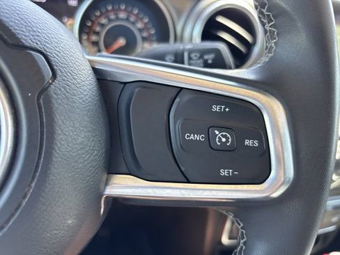 Used 2023 Jeep Gladiator Overland AWD/4WD image 26