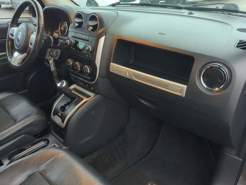 Used 2017 Jeep Compass Latitude FWD image 25