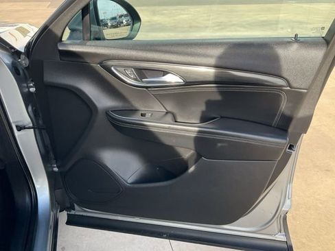 Used 2023 Buick Envision Essence image 34