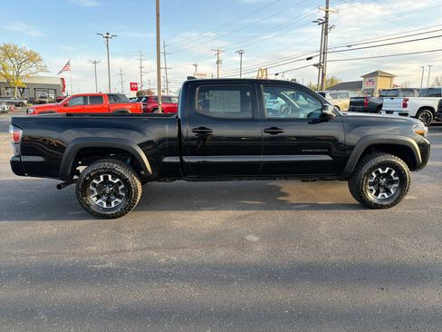 Used 2023 Toyota Tacoma TRD Off-Road w/ Technology Package AWD/4WD image 9