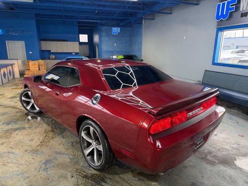 Used 2014 Dodge Challenger SXT image 3
