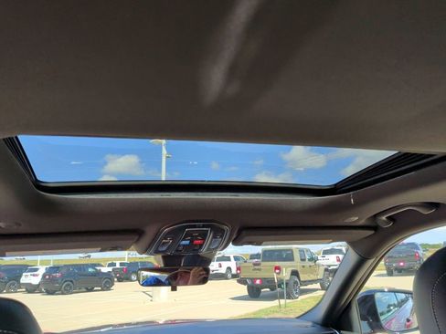 New 2025 Jeep Grand Cherokee L Altitude image 21