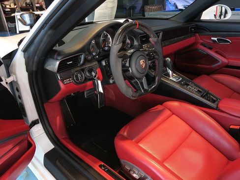 Used 2015 Porsche 911 Turbo S image 39