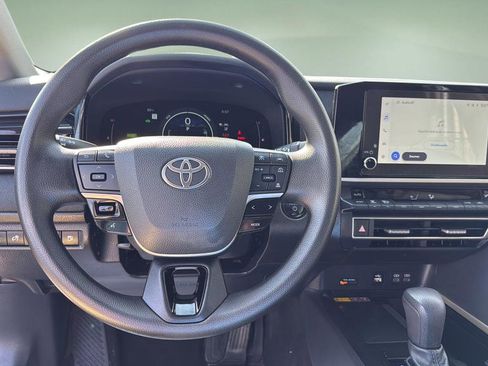 Used 2025 Toyota Camry LE w/ Convenience Package image 20