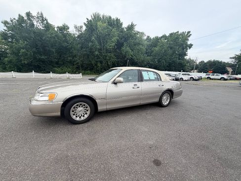 Used 1999 Lincoln Town Car Signature RWD image 46