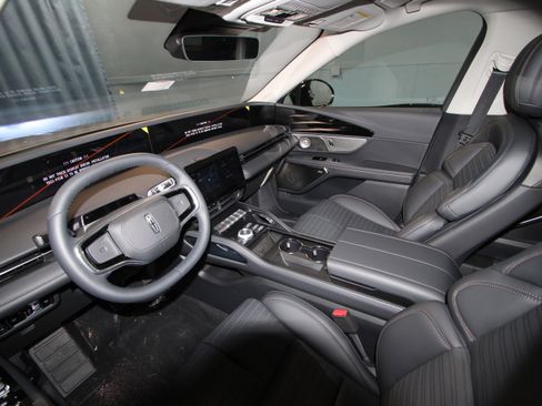 New 2026 Lincoln Nautilus Reserve image 2