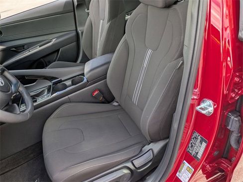 Used 2025 Hyundai Elantra SEL image 14