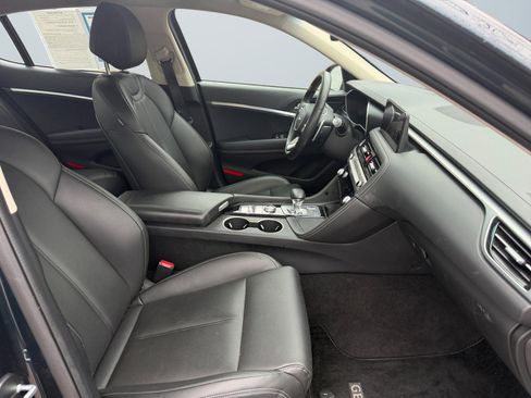 Used 2025 Genesis G70 2.5T AWD/4WD image 18