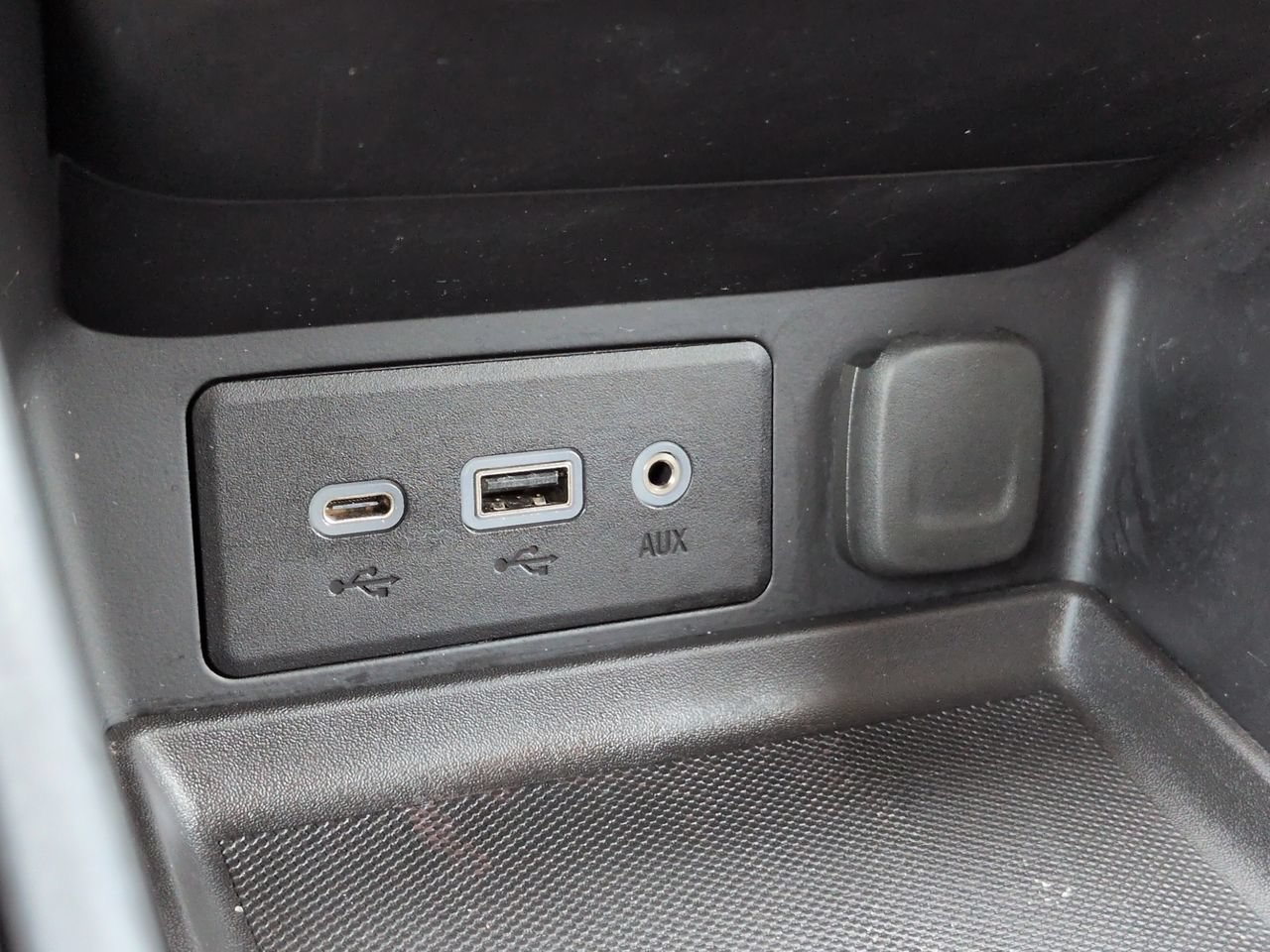 Used 2024 GMC Terrain SLE w/ Driver Convenience Package FWD image 21