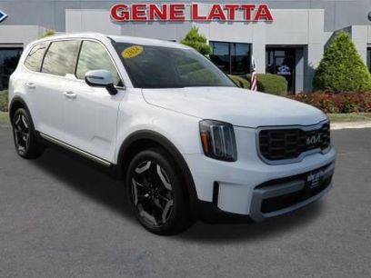 Used 2024 Kia Telluride S w/ S Sunroof Package