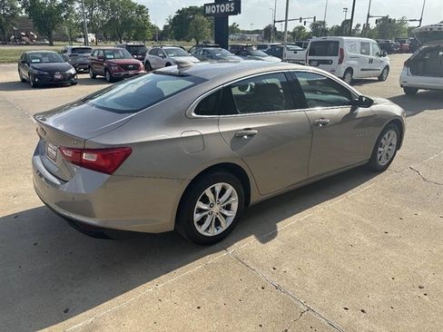 Used 2025 Chevrolet Malibu LT FWD image 13