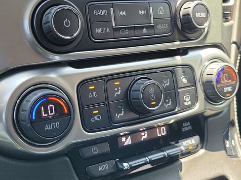 Used 2020 Chevrolet Suburban LT RWD image 34