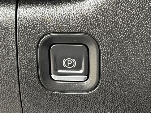 Used 2022 Chevrolet Silverado 2500 LT w/ Convenience Package image 23