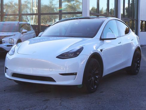Used 2023 Tesla Model Y Long Range image 8