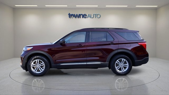 Used 2022 Ford Explorer XLT w/ Equipment Group 202A AWD/4WD image 2