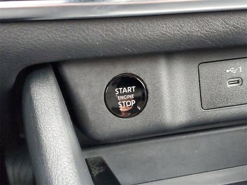 Used 2025 Nissan Rogue SV image 14