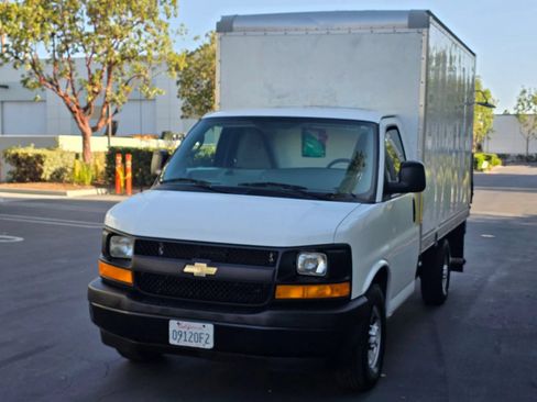 Used 2017 Chevrolet Express 3500 RWD image 1