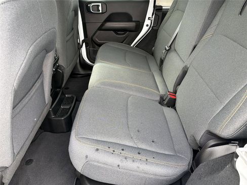 Used 2025 Jeep Wrangler Unlimited Sahara AWD/4WD image 20