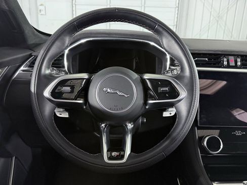 Used 2023 Jaguar F-PACE SVR image 40