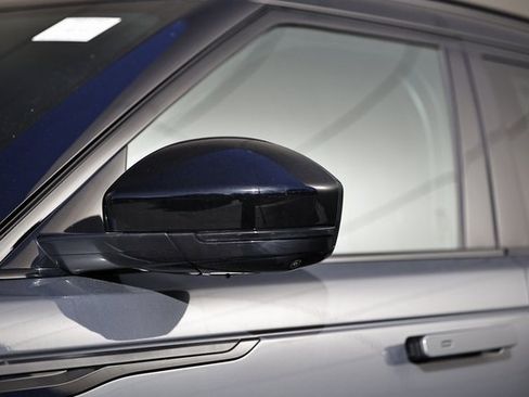 New 2026 Land Rover Range Rover Velar Dynamic SE image 5