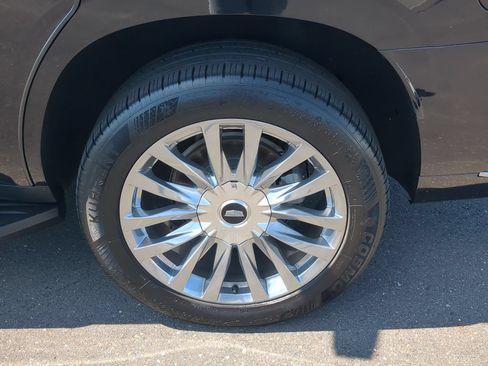 Certified 2022 Cadillac Escalade Luxury AWD/4WD image 31
