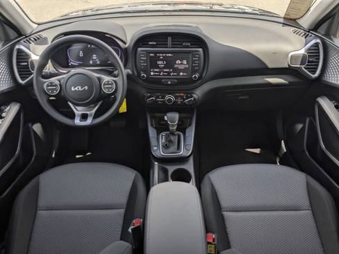 Certified 2025 Kia Soul LX w/ LX Technology Package FWD image 15