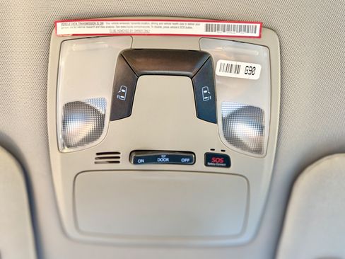 Used 2019 Toyota Sienna LE w/ Carpet Mat Package FWD image 35