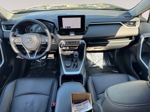 Used 2025 Toyota RAV4 XLE image 10