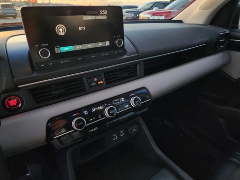 Used 2023 Honda Pilot LX image 16