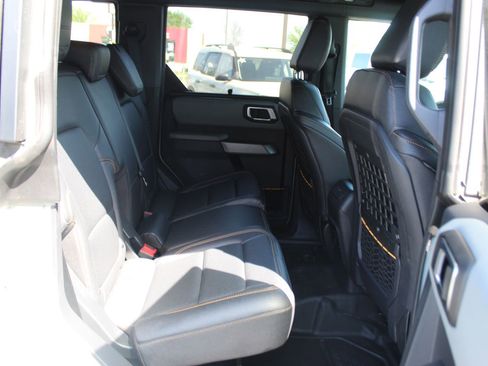 Used 2023 Ford Bronco Badlands w/ Sasquatch Package AWD/4WD image 16