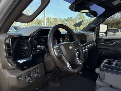 Used 2024 Chevrolet Silverado 2500 LT image 10
