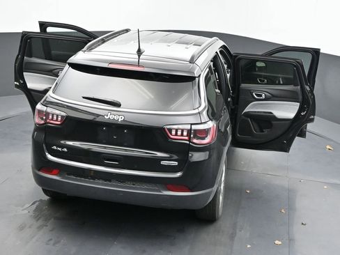 Used 2025 Jeep Compass Latitude image 47