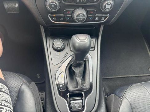 Used 2019 Jeep Cherokee Limited AWD/4WD image 24