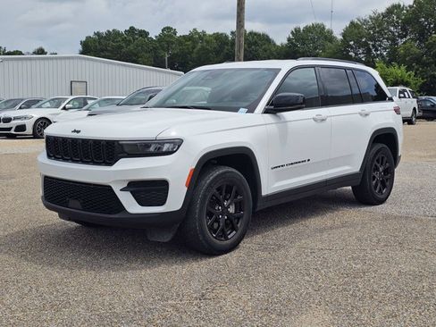 Used 2024 Jeep Grand Cherokee Altitude AWD/4WD image 1