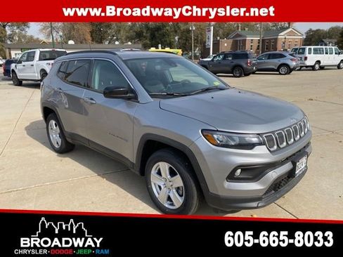 Used 2022 Jeep Compass Latitude image 4